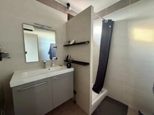 Appartement T3 transformable en T4 – Dernier étage – Vue mer et Bonne Mère – 2 balcons – Parking