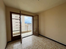 MARSEILLE 10ème / 6ème : T3 Traversant avec Balcon Sud –vue dégagée - 5ème étage avec ascenseur – Proche Castellane