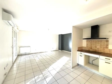 Exclusivité –  Idéal Investissement - T3 Jardin 50m2 avec DEUX PARKINGS - limite Allauch, résidence de 2011