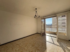 MARSEILLE 10ème / 6ème : T3 Traversant avec Balcon Sud –vue dégagée - 5ème étage avec ascenseur – Proche Castellane