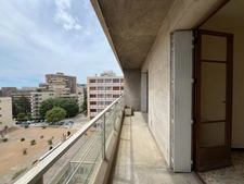 MARSEILLE 10ème / 6ème : T3 Traversant avec Balcon Sud –vue dégagée - 5ème étage avec ascenseur – Proche Castellane