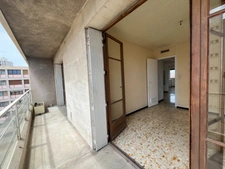 MARSEILLE 10ème / 6ème : T3 Traversant avec Balcon Sud –vue dégagée - 5ème étage avec ascenseur – Proche Castellane