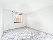 Maison de plain pied, double garage, 3 chambre, jardin clos