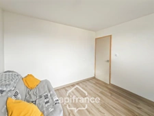 Maison rénovée de 3 pièces, jardin, garage, stationnements, proche des commodités