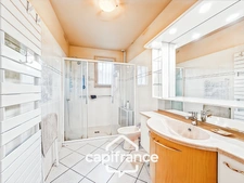 Maison de plain pied, double garage, 3 chambre, jardin clos