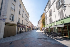 For sale in Sceaux – 3 bright rooms, ideally located between park, city center and renowned schools.