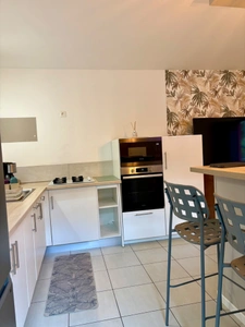 À louer – maison F2 meublée avec cour intérieure - 69m² surface utile, 45m² surface habitable.