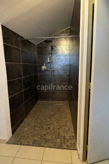 À louer – maison F2 meublée avec cour intérieure - 69m² surface utile, 45m² surface habitable.