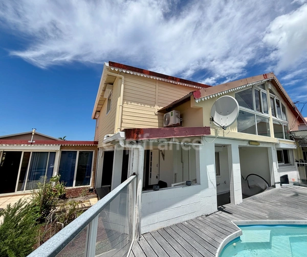 Rare à Saint André – Maison familiale + dépendance indépendante avec piscine