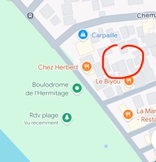 A louer charmante case meublée à 100 mètres du lagon de l'Hermitage