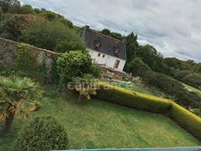 Maison rénovée de 114 m² – 3 chambres dont une suite parentale – Terrain clos – Garage – Sous‑sol complet – À 10 min à pied du bourg