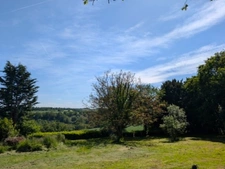 Maison 2 chambres au calme à Locarn(22) avec garage, grand jardin et dépendances dont un gîte rénové pour revenus supplémentaires