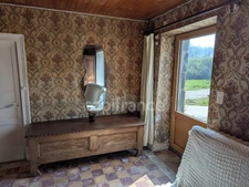 Maison à vendre corps de ferme +longère de 333 m2 au total avec vie de plain pied possible, parcelle de 1110m2, entre Rostrenen et Carhaix et à 1h de Brest