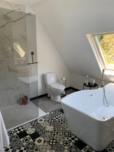 Maison de qualité rénovée à vendre, 5 chambres LA FEUILLEE (29) à la campagne + carport double + grand terrain clos sans vis à vis