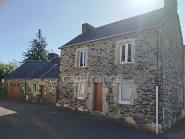 Maison en pierres à vendre 3 pièces PAULE (22) plain pied 58m2 fort potentiel d'agrandissement
