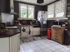 Maison rénovée 3 chambres – Vue dégagée – Sous sol complet - Sans vis à vis – Proche de Carhaix 