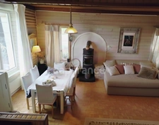 EXCLUSIVITE -PLEVIN- Charmante maison de 4 pièces sur sous-sol surélevé avec grand jardin arboré/paysager et plusieurs dépendances 