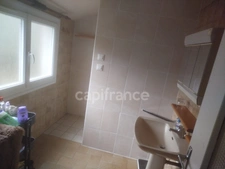Maison à vendre corps de ferme +longère de 333 m2 au total avec vie de plain pied possible, parcelle de 1110m2, entre Rostrenen et Carhaix et à 1h de Brest