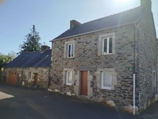 Maison en pierres à vendre 3 pièces PAULE (22) plain pied 58m2 fort potentiel d'agrandissement