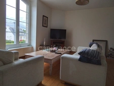 Maison rénovée de 114 m² – 3 chambres dont une suite parentale – Terrain clos – Garage – Sous‑sol complet – À 10 min à pied du bourg