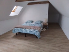 Maison rénovée de 114 m² – 3 chambres dont une suite parentale – Terrain clos – Garage – Sous‑sol complet – À 10 min à pied du bourg