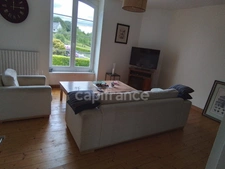 Maison rénovée de 114 m² – 3 chambres dont une suite parentale – Terrain clos – Garage – Sous‑sol complet – À 10 min à pied du bourg