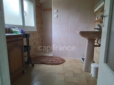 Maison à vendre corps de ferme +longère de 333 m2 au total avec vie de plain pied possible, parcelle de 1110m2, entre Rostrenen et Carhaix et à 1h de Brest
