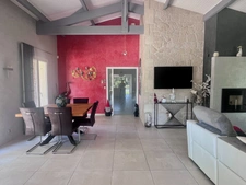 Maison 6 pièces avec piscine et parc paysager