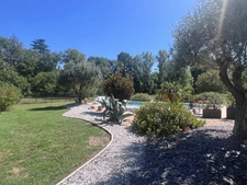 Maison 6 pièces avec piscine et parc paysager
