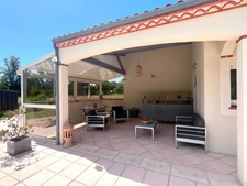 Maison 6 pièces avec piscine et parc paysager
