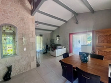 Maison 6 pièces avec piscine et parc paysager