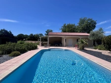 Maison 6 pièces avec piscine et parc paysager