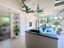 Maison 6 pièces avec piscine et parc paysager