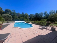 Maison 6 pièces avec piscine et parc paysager