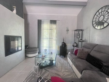 Maison 6 pièces avec piscine et parc paysager