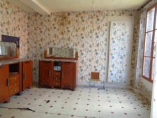 Dpt Yonne (89), à vendre BLENEAU  Garage 90m2 avec maison à rénover 6 pièces 130m2 