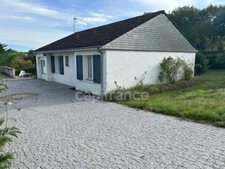 Maison de plain-pied avec véranda, annexe, 2 chambres et terrain arboré SAINT PRIVE (89)