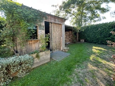 Propriété de charme sur 2 300 m² de terrain arboré sans vis-à-vis offrant calme espace et potentiel exceptionnel CHAMPCEVRAIS (89)