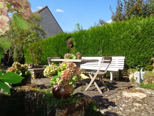 Maison à vendre 4 pièces BLENEAU (89) Maison au cœur du village de Bléneau, jardin et garage