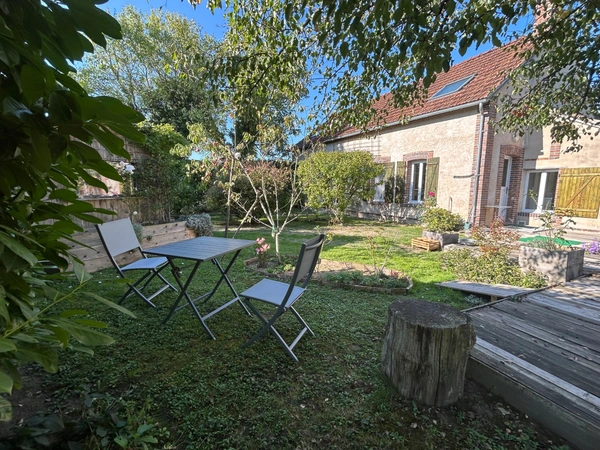 Propriété de charme sur 2 300 m² de terrain arboré sans vis-à-vis offrant calme espace et potentiel exceptionnel CHAMPCEVRAIS (89)