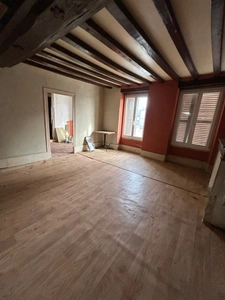Bâtisse à fort potentiel, idéale pour investissement locatif LAVAU (89)