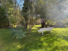 Propriété de charme sur 2 300 m² de terrain arboré sans vis-à-vis offrant calme espace et potentiel exceptionnel CHAMPCEVRAIS (89)