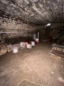 Bâtisse à fort potentiel, idéale pour investissement locatif LAVAU (89)