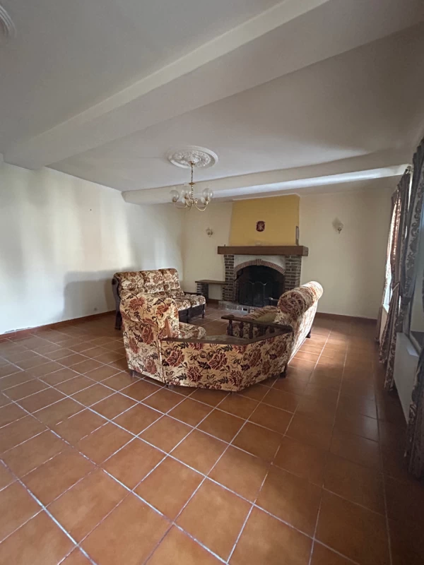 Superbe Maison de 10 Pièces à Vendre – Le Charme (45230)