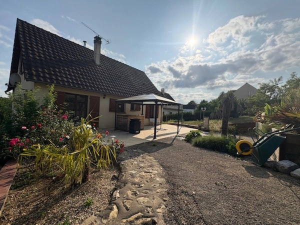 🏡 À VENDRE : Grande Maison Familiale sur Sous-Sol Total – Idéalement Située BLENEAU (89)
