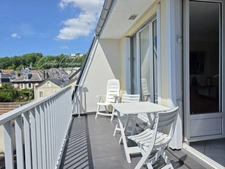 Appartement F3 lumineux au dernier étage avec loggia plein ouest, parking et cave