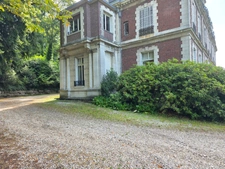 Appartement de prestige dans un château du XIXe siècle – 152 m²