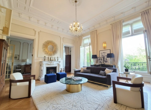 Appartement de prestige dans un château du XIXe siècle – 152 m²
