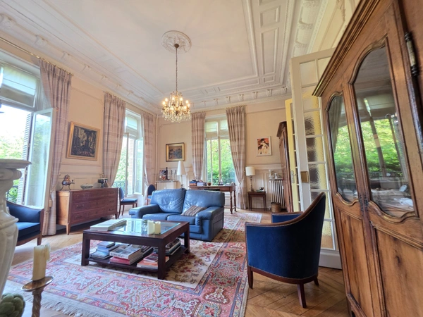 Appartement de prestige dans un château du XIXe siècle – 152 m²