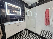 Appartement F3 lumineux au dernier étage avec loggia plein ouest, parking et cave
